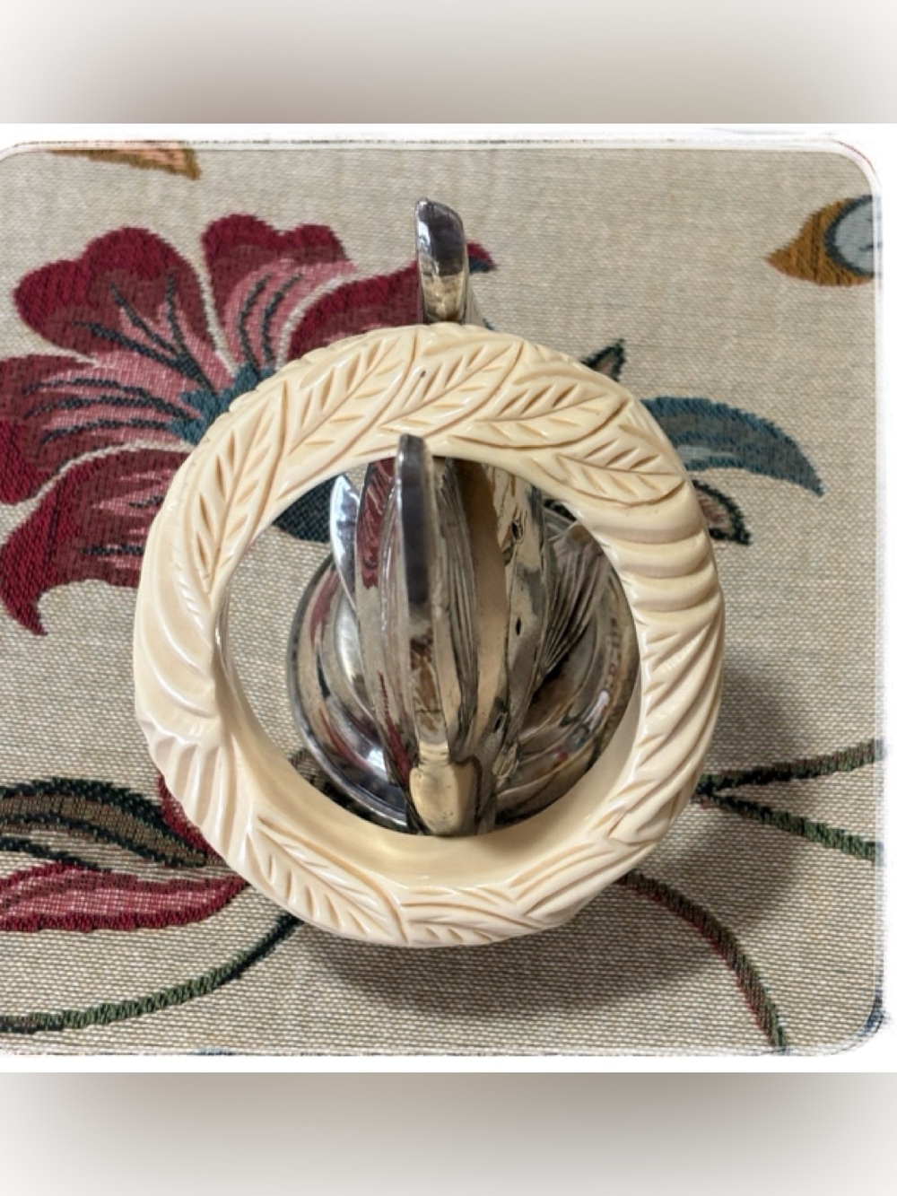 Vintage Chunky Resin Bangle Bracelet.